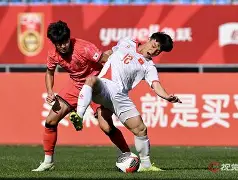 重庆队将在本周末的足球赛事中迎战北京队队员