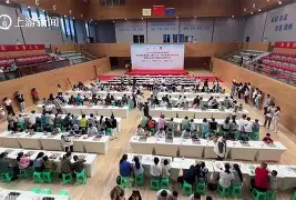 重庆队将在本周末的足球赛事中迎战北京队队员